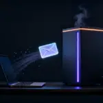 Microsoft 365 IMAP ve POP3 e-posta kurulumu - laptoptan sunucuya uçan zarf ikonu, koyu navy sahne